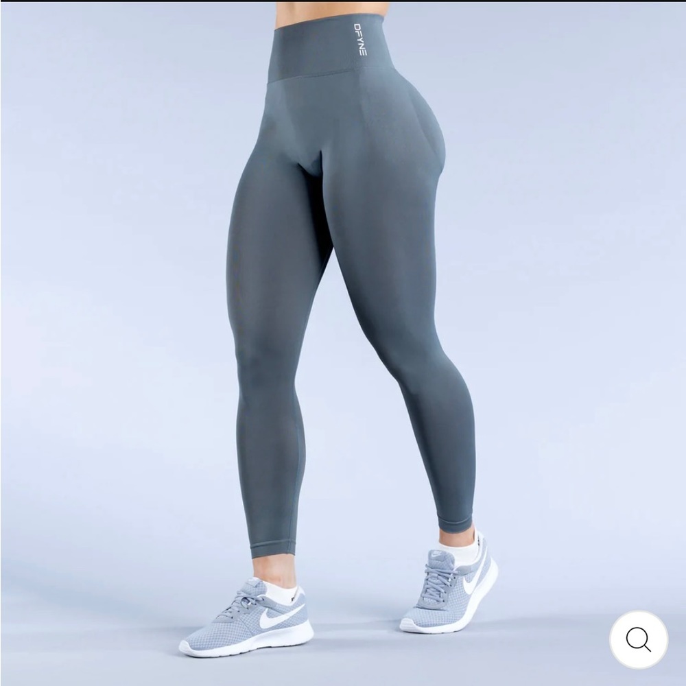 NWT dynamic leggings stone grey size S